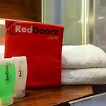 Reddoorz Plus Near Makassar Town Square