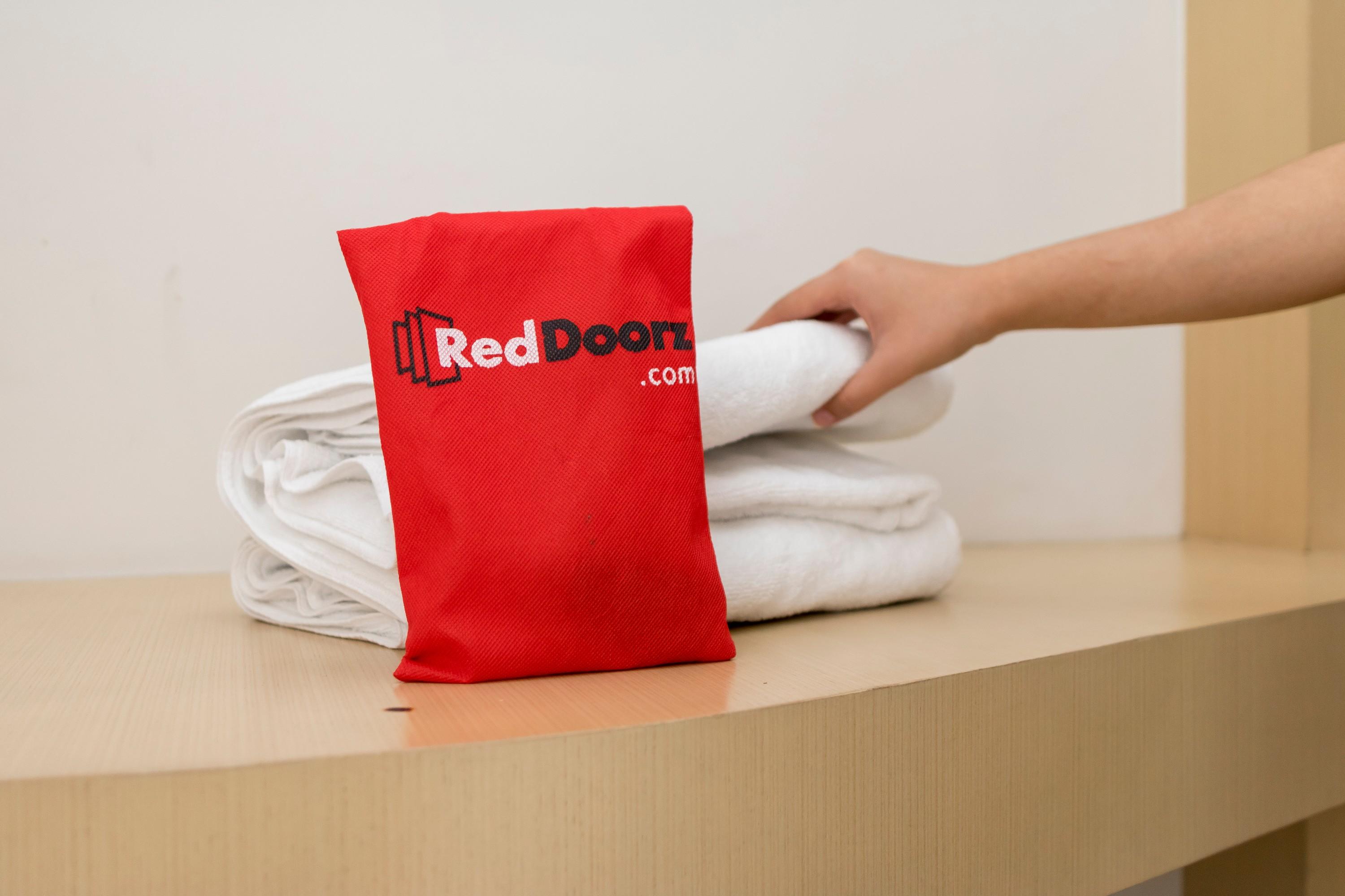 Hotel Reddoorz Near Town Square 3*