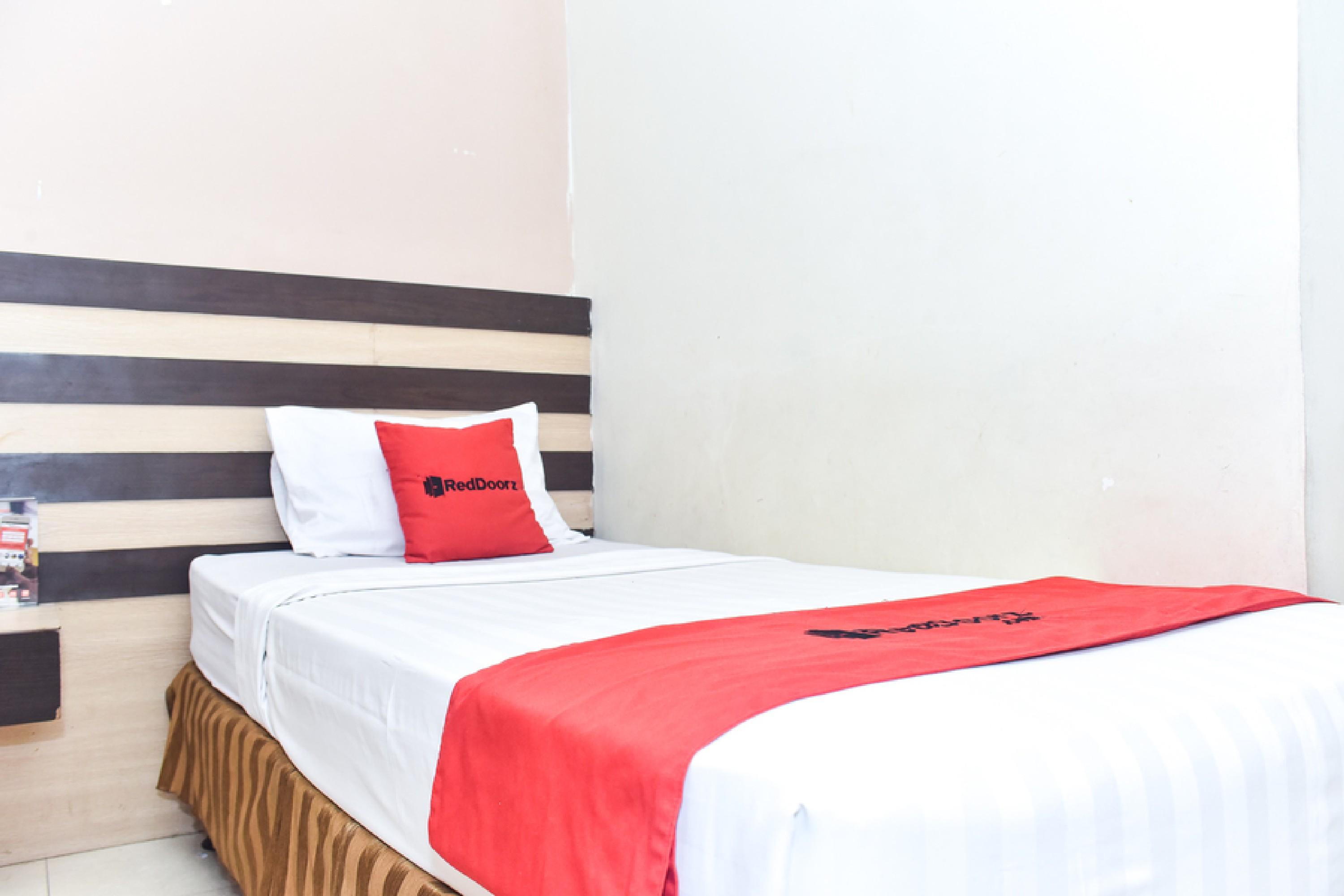 Hotel Reddoorz Near Town Square Makassar