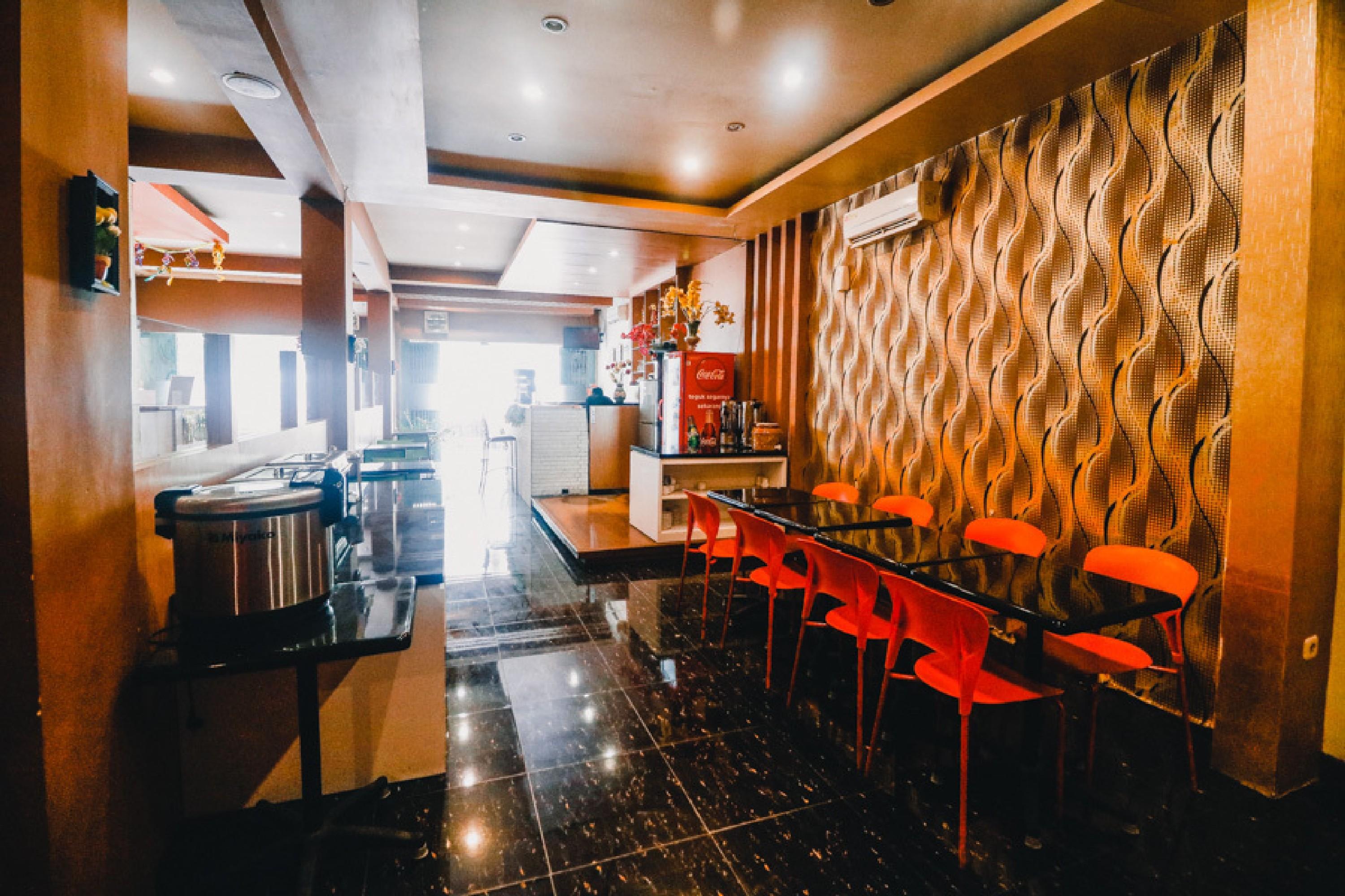 Reddoorz Near Town Square Hotel 3*