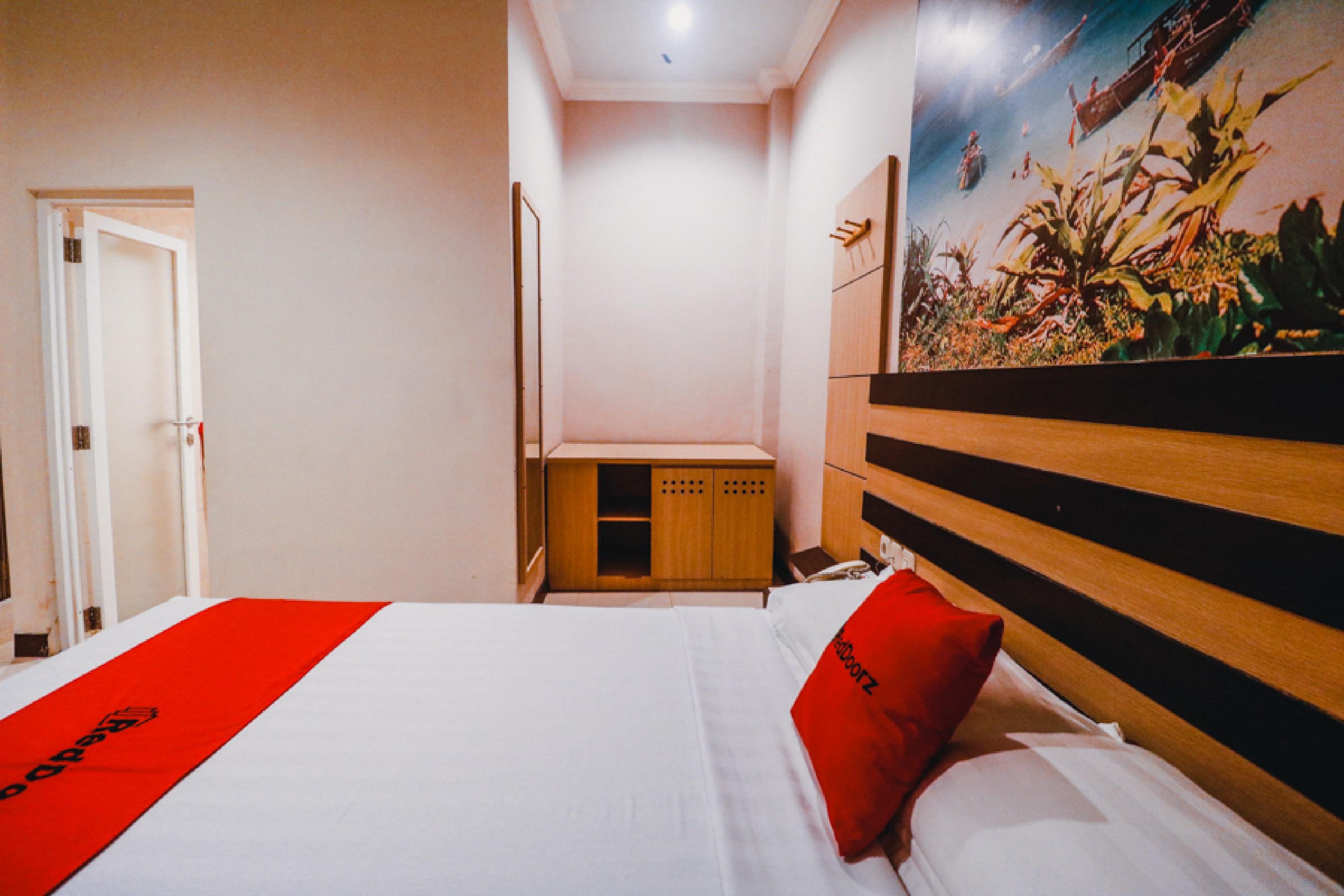 Reddoorz Near Town Square