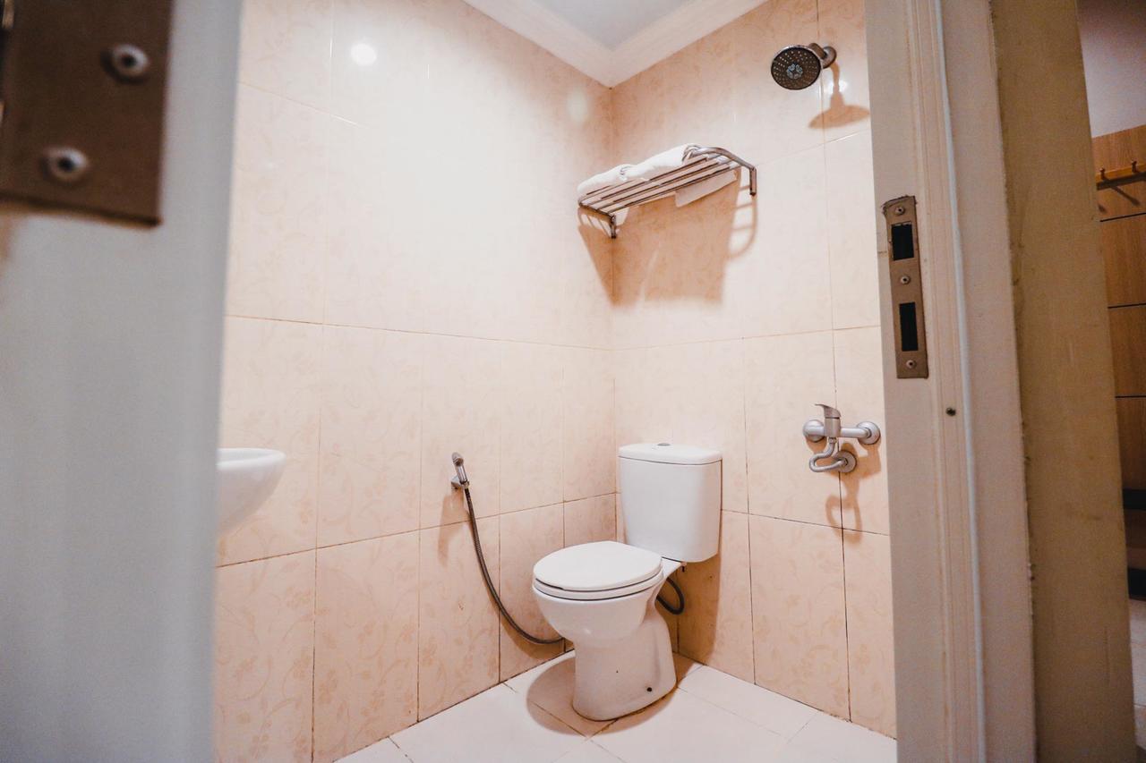 Hotel Reddoorz Near Town Square